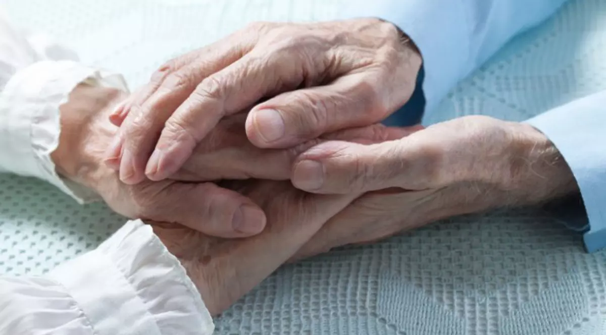 Nereguli grave la centrele Asociației “Aura 2010” din Brăila, care a rămas fără acreditare. Bătrânii din centre erau abuzați și neglijați