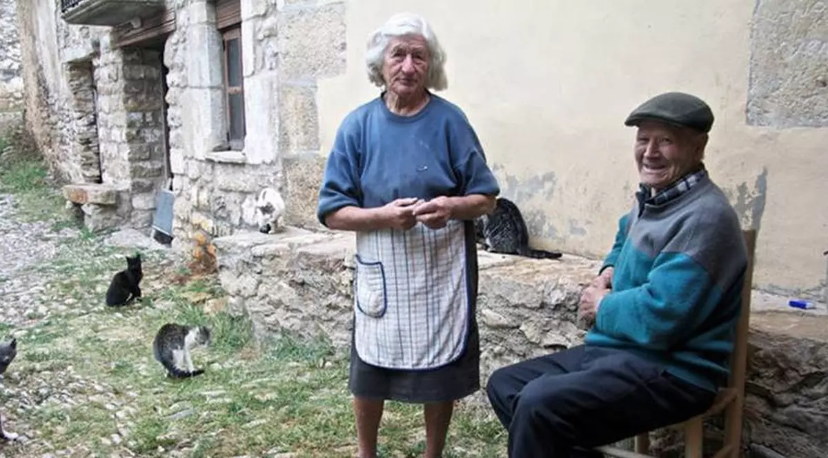 ULUITOR! Doi spanioli, soț și soție, sunt de 45 de ani singurii locuitori dintr-un sat!