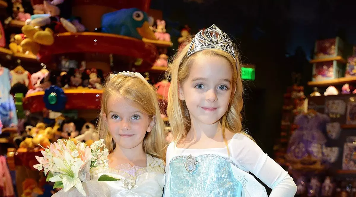Sărbătoarea care BAGĂ GROAZA-N BUZUNARELE părinților: Elsa, Sofia și Batman sunt personajele în care se vor costuma copiii de Halloween  