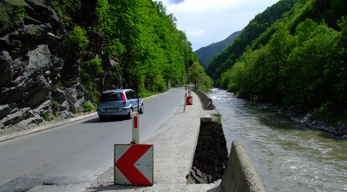 LIBERTATEA TE AJUTĂ: Restricții de circulație între Petroșani și Bumbești- Jiu