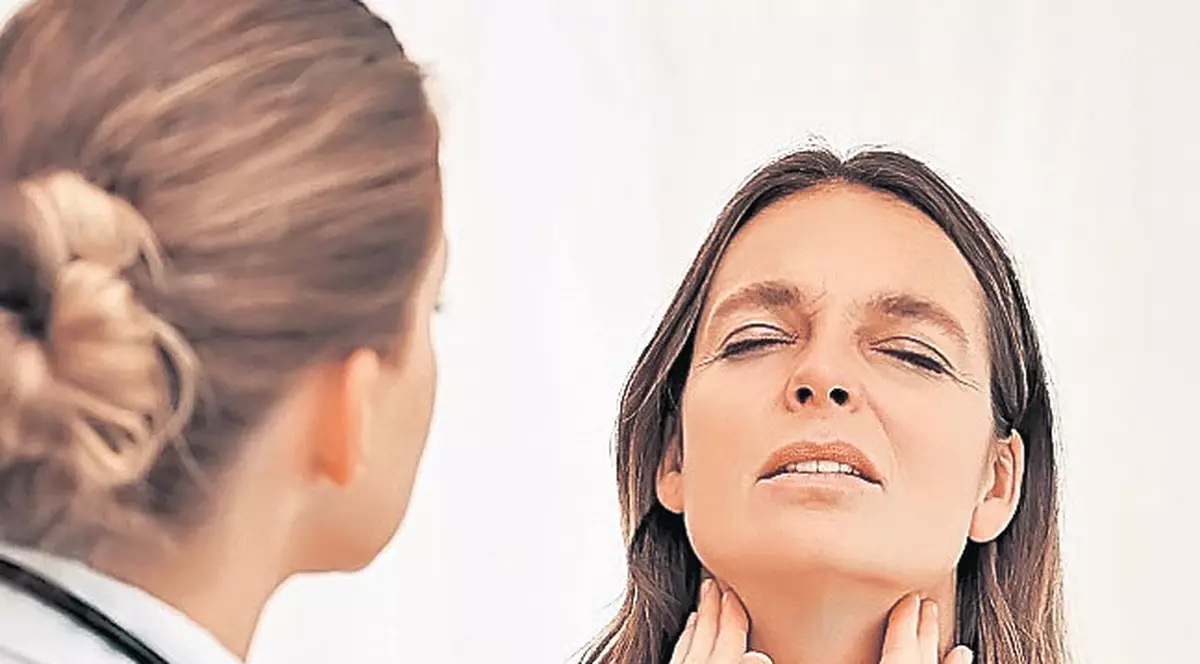 Durerile în gât! Ce indică şi cum le venim de hac