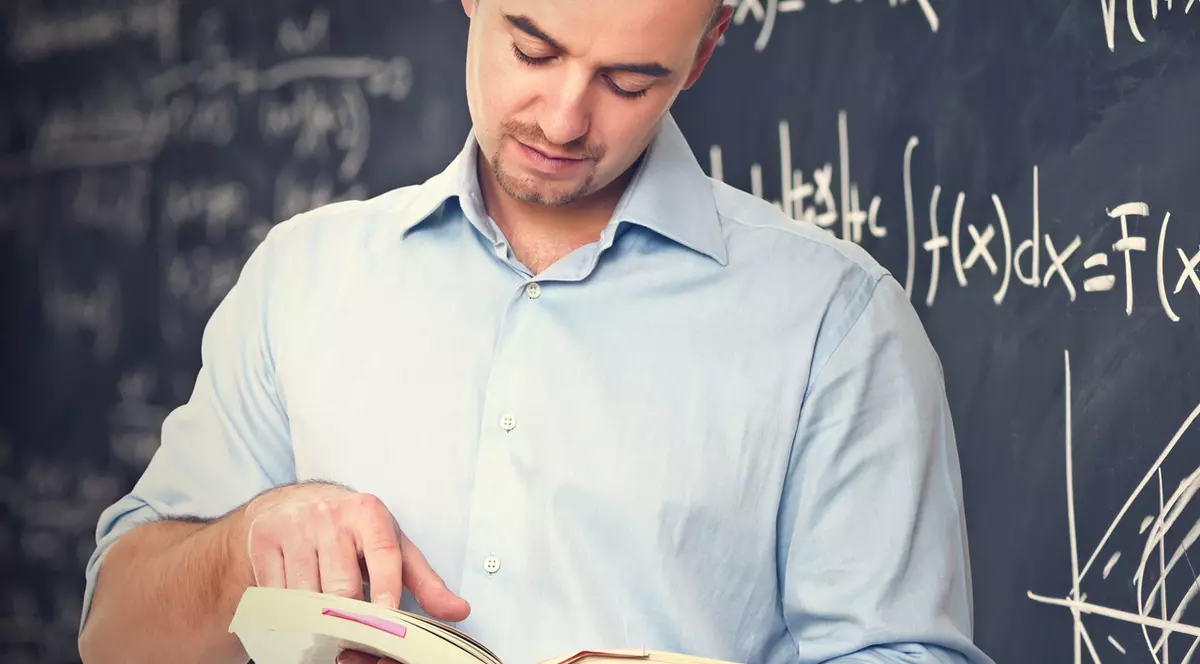 Un profesor debutant trece pragul de...1.000 de lei! Ce înseamnă creșterea cu 15% a salariilor dascălilor
