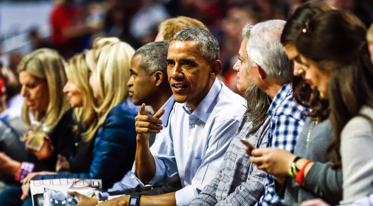 Golden State Warriors a debutat în forță noul sezon din NBA. Barack Obama, lângă Chicago Bulls!