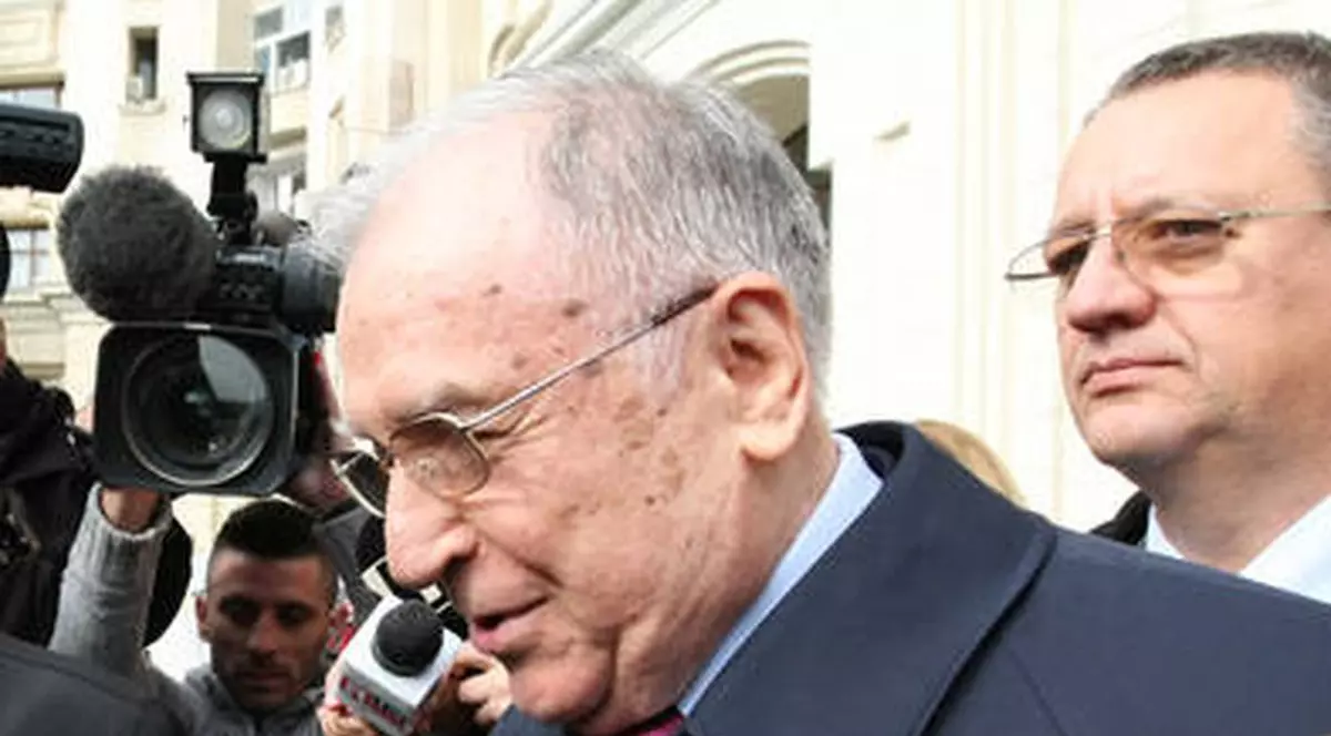 DOSARUL MINERIADA. Procurori: Iliescu a decis, împreună cu Petre Roman, reprimarea violentă a manifestaţiei din Piaţa Universităţii