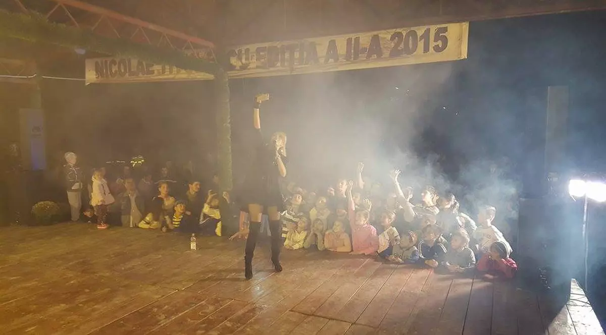 Sexy-avocata de pe scenă!