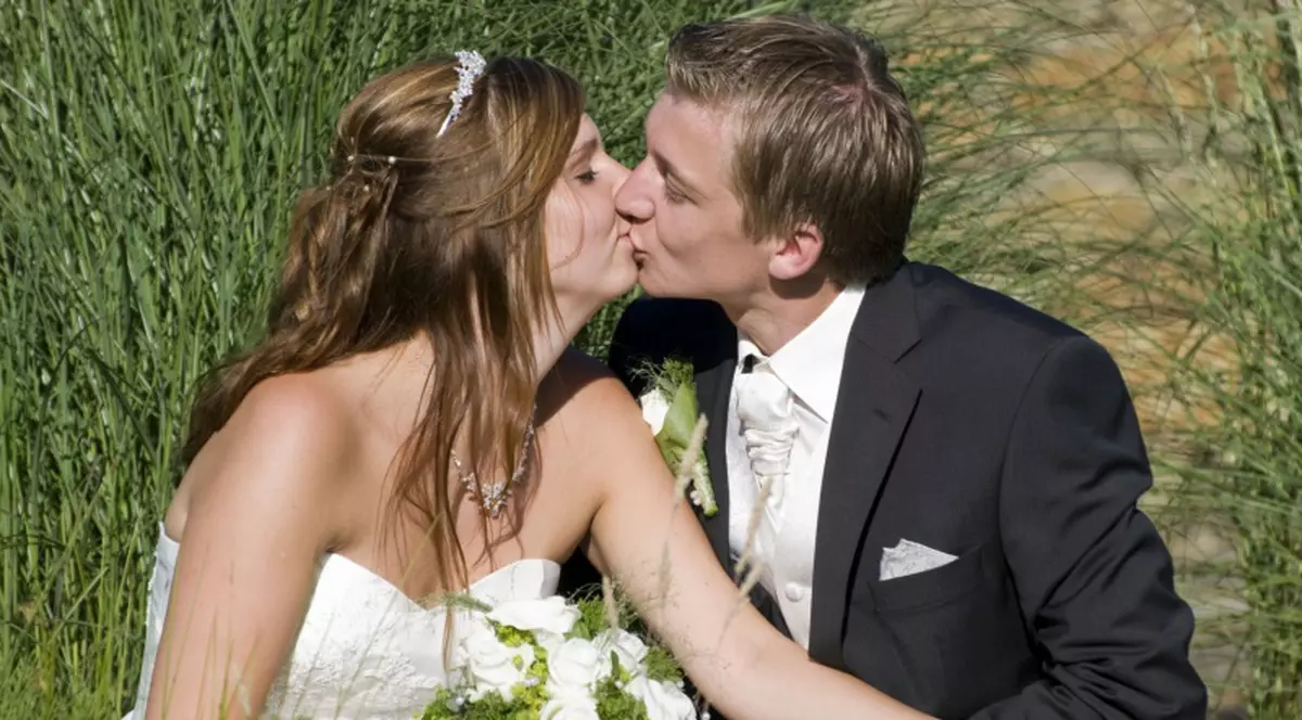 Întâmplare ADEVĂRATĂ! O mamă și-a salvat fiica de la un EȘEC TOTAL ÎN NOAPTEA NUNȚII. Cum a făcut-o?