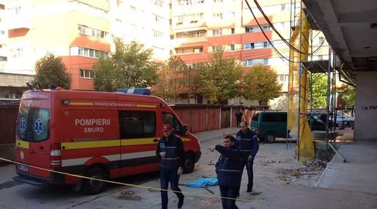 ÎNFIORĂTOR! Şi-a aruncat copilul de două luni pe geam