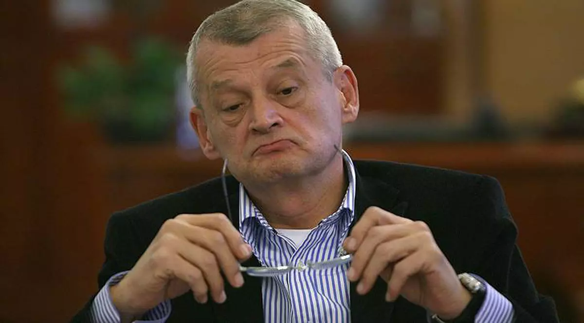 Denunţătorul lui Sorin Oprescu: Am primit 400.000 de euro în doi ani de la firme, primarului i-am dus un milion de euro