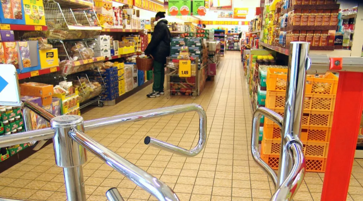 Reacția Selgros după moartea clientului strivit de container, în Craiova