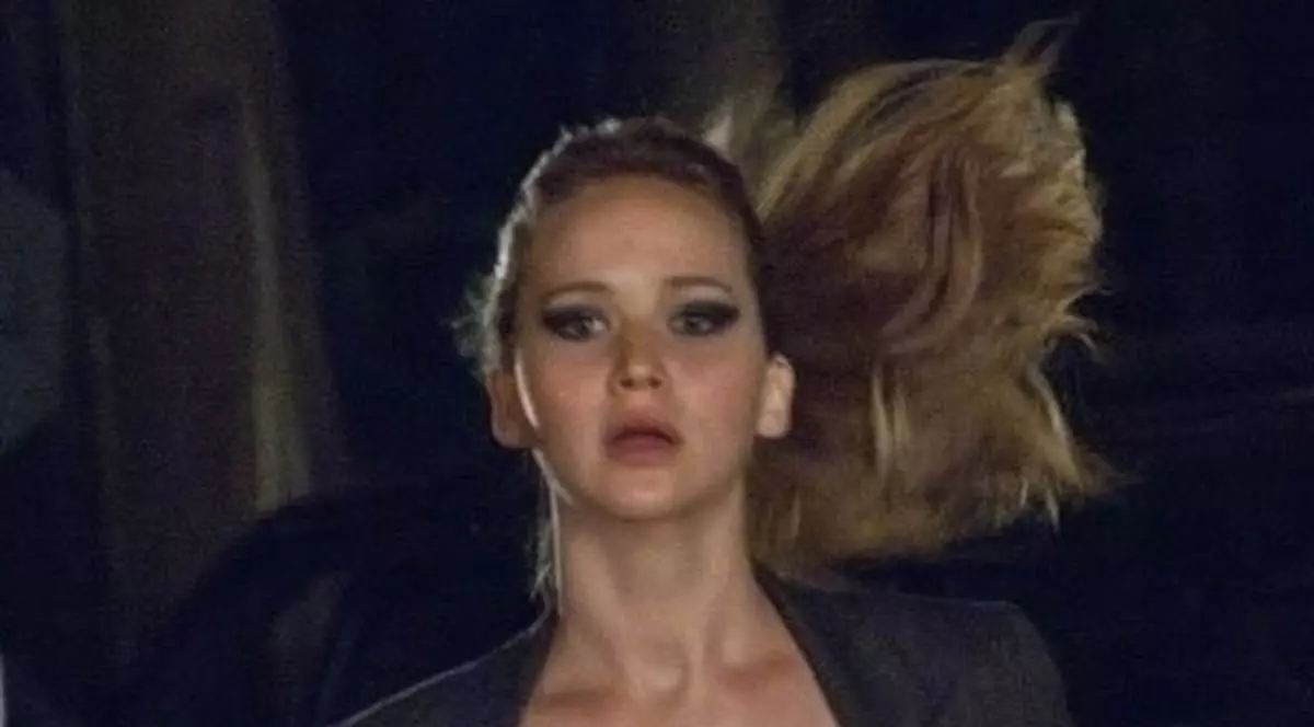 Actriţă talentată, apucături de bădăran! Jennifer Lawrence a declarat că îşi face nevoile în... chiuvetă!