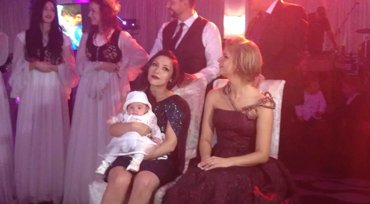 EXCLUSIV | Ce i-au urat ursitoarele micuței Eva Maria Ioana la botez. Andra a fost emoționată | VIDEO & FOTO