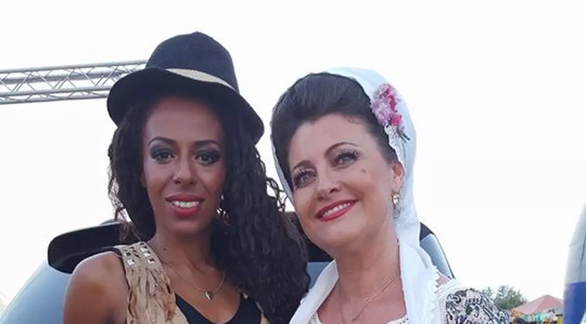 Poți să crezi? Mulatra asta cântă și muzică populară!