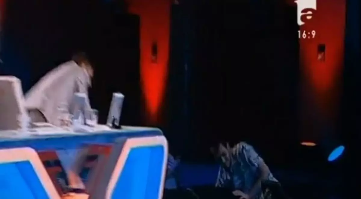 Accident la X Factor. Un concurent s-a prăbușit pe scenă