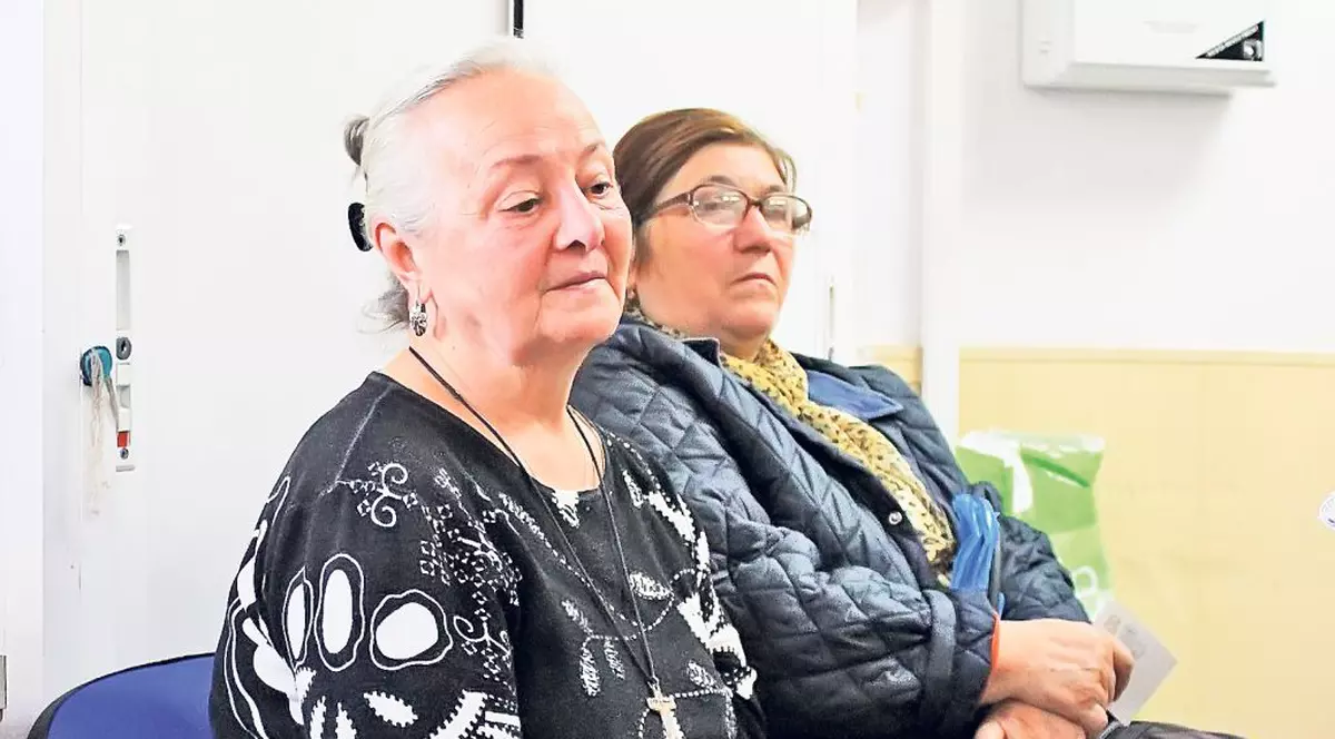 Doar pensionar să nu fii în România! Se calcă în picioare pentru credite de 30 de lei