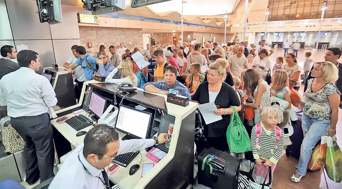 Specialiştii în turism avertizează asupra pericolului din Egipt: «Anulaţi toate vacanţele!»