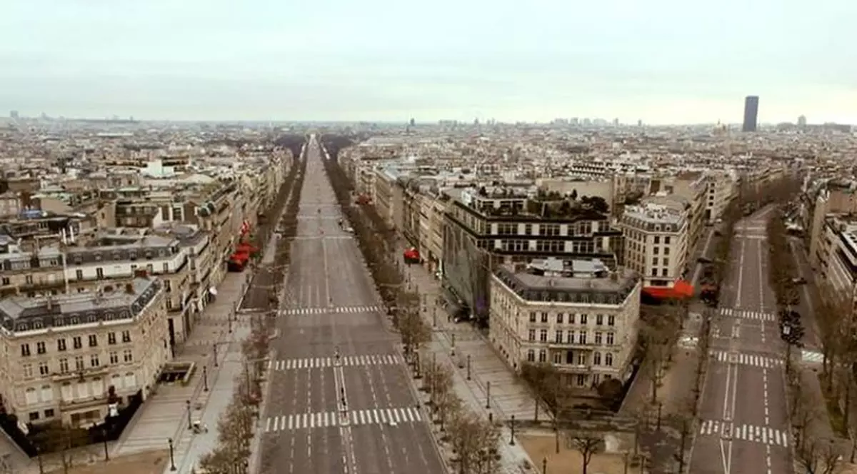 ATENTATE PARIS | Adevărul din spatele imaginii incredibile care face înconjurul internetului