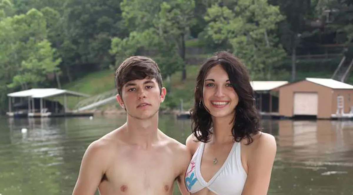 S-au schimbat între ei...! Katie era băiat, iar Arin era fată