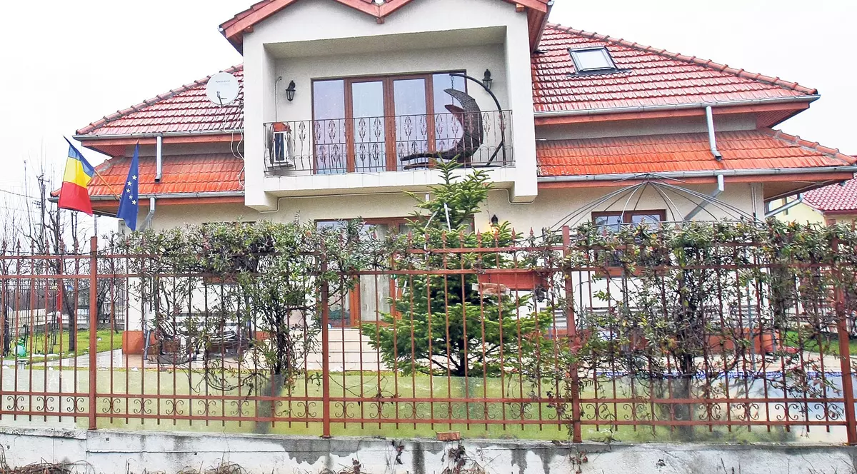 Actele care anunță războiul! Deși fosta iubită a pilotului le-a dat interzis moștenitorilor lui în vila din Otopeni, cadastrul arată că ea deține doar un apartament acolo | EXCLUSIV