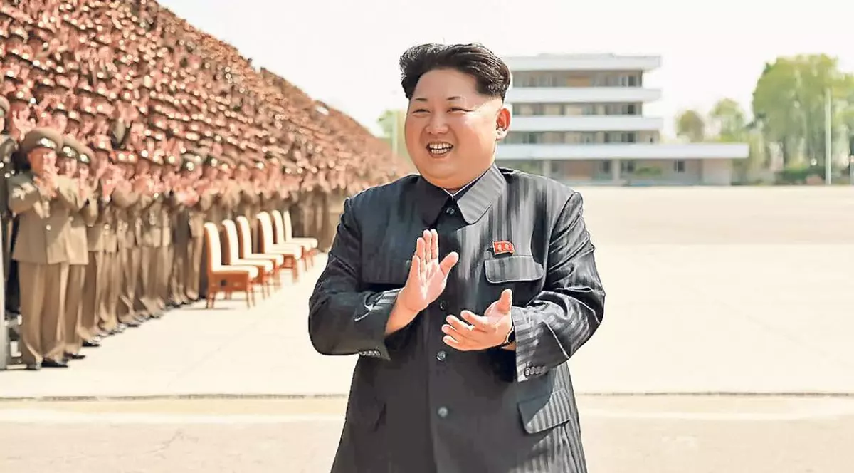 Bate din palme şi vine avionul cu burgeri!