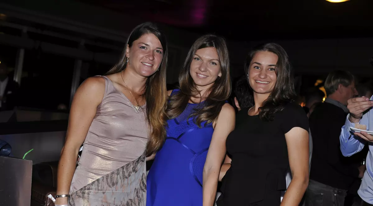 Simona Halep a prins top 10 al celor mai sexy jucătoare de tenis din 2015. Românca este depășită și aici de Serena Williams, liderul clasamentului WTA, și de Maria Șarapova, “coșmarul” ei | GALERIE FOTO