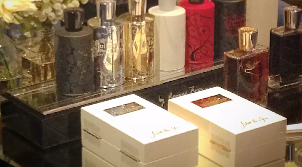 Românii s-au dat, anul trecut, cu peste 6.000 tone de parfum importat