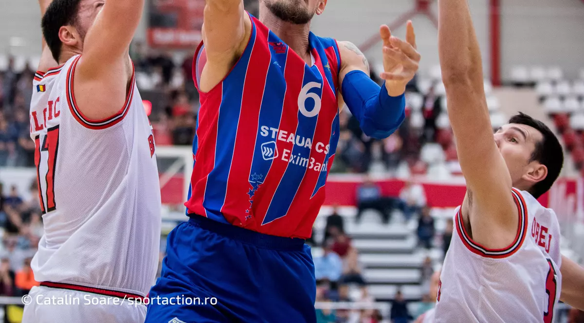 Baschetbaliștii de la Steaua CSM Eximbank au fost blocați sub panou de israelieni
