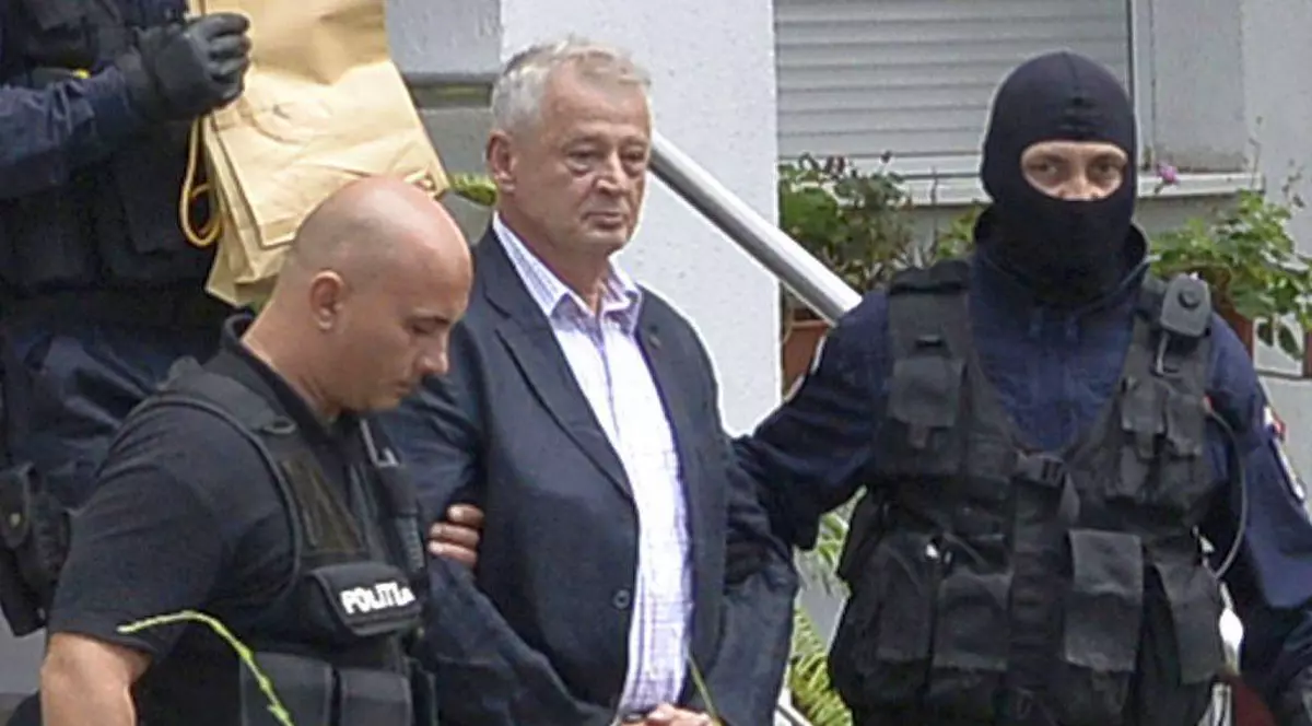 Se mută în fața magistraților! Primarul suspendat al Capitalei, Sorin Oprescu, a fost trimis în judecată alături de mâna sa dreaptă, șeful de la «Cimitire»