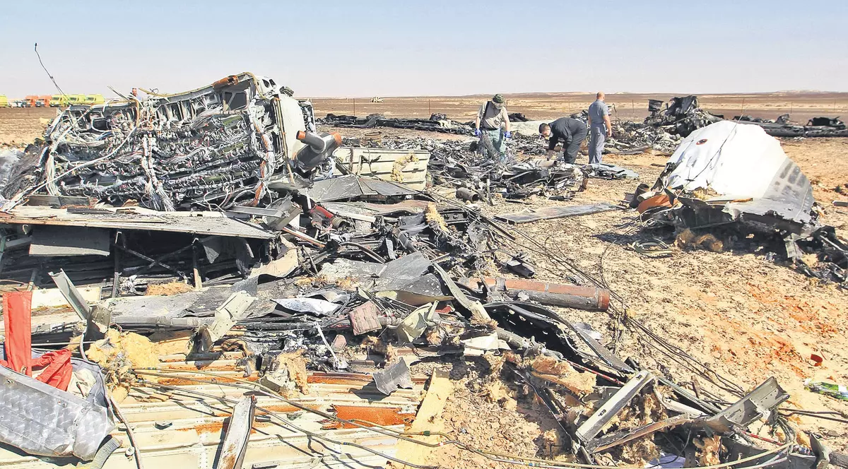 S-a dezintegrat în aer! Ipoteza unui atac terorist, din ce în ce mai credibilă în cazul avionului rusesc prăbușit în Egipt