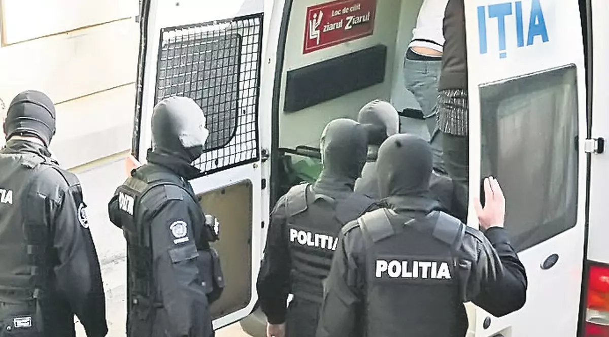 Un escroc a reuşit să obţină 6 apartamente şi sute de mii de euro de la o femeie de 93 de ani