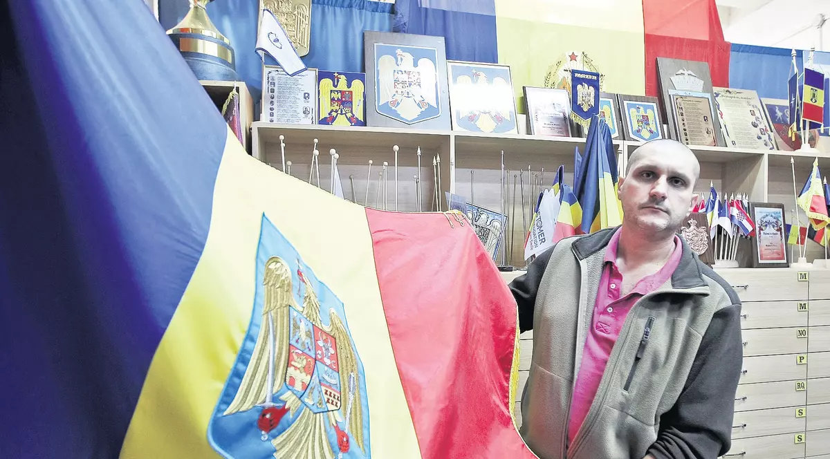 4.000 de steaguri pe zi | Înainte de 1 Decembrie, comenzile cresc în atelierele de confecționat drapele