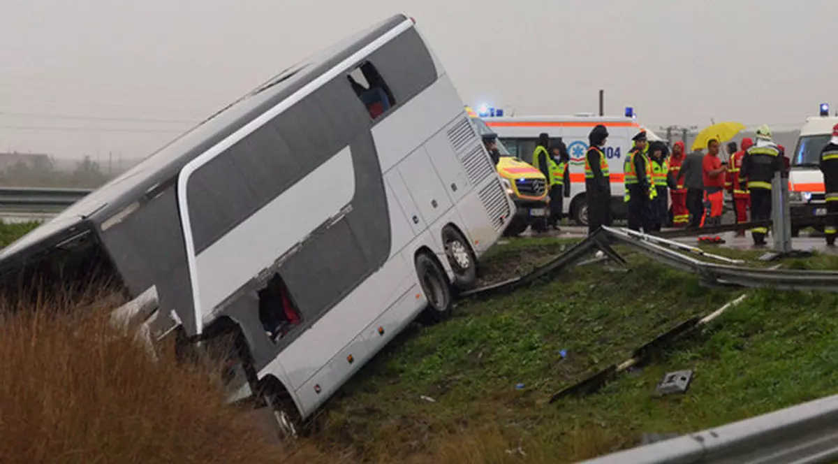 Baia Mare, oraș blestemat! La doar o zi după decesul lui Lucian Bălan, ^autocarul echipei locale s-a râsturnat într-un râu!