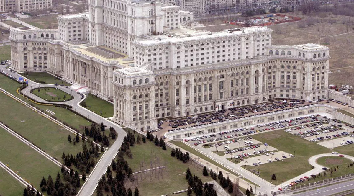 PANICĂ la Palatul Parlamentului. Un bărbat a intrat și a strigat ”Allahu Akbar”. Angajații SPP au intrat în alertă