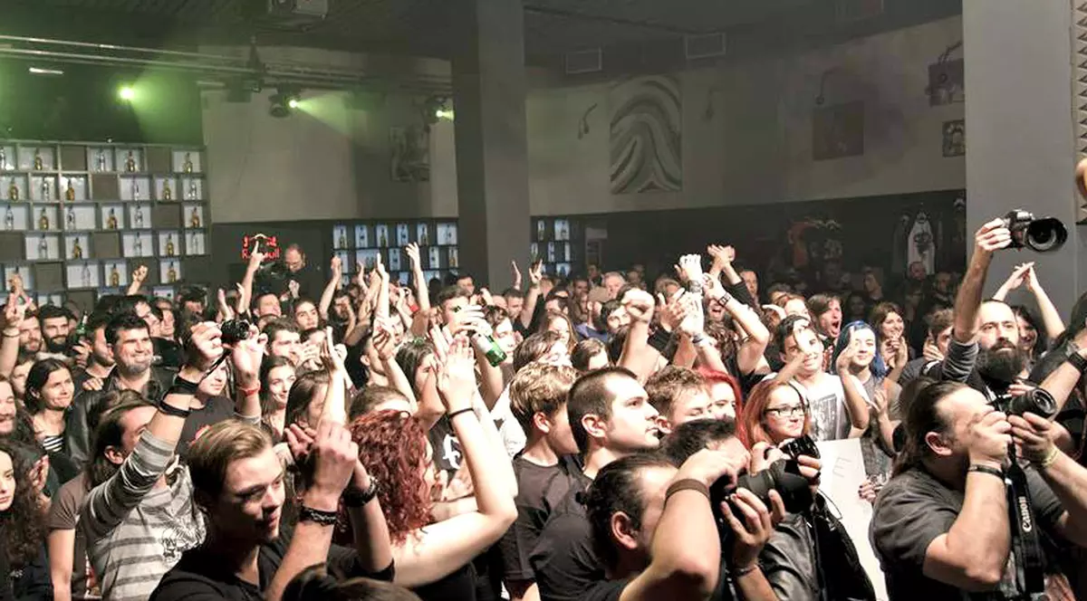 EXCLUSIV! Mobilizarea trupelor țării a adus 47.943 euro pentru victimele din Colectiv