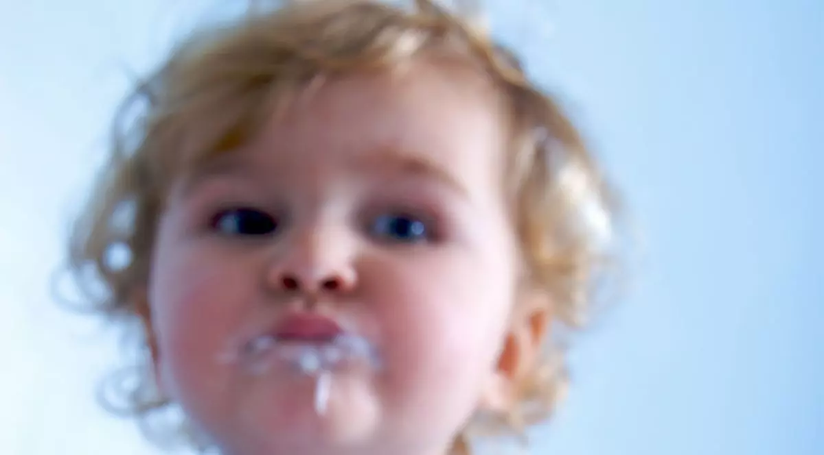 Un copil de un an, la un pas de moarte din cauza unui produs pe care îl avem cu toții în casă