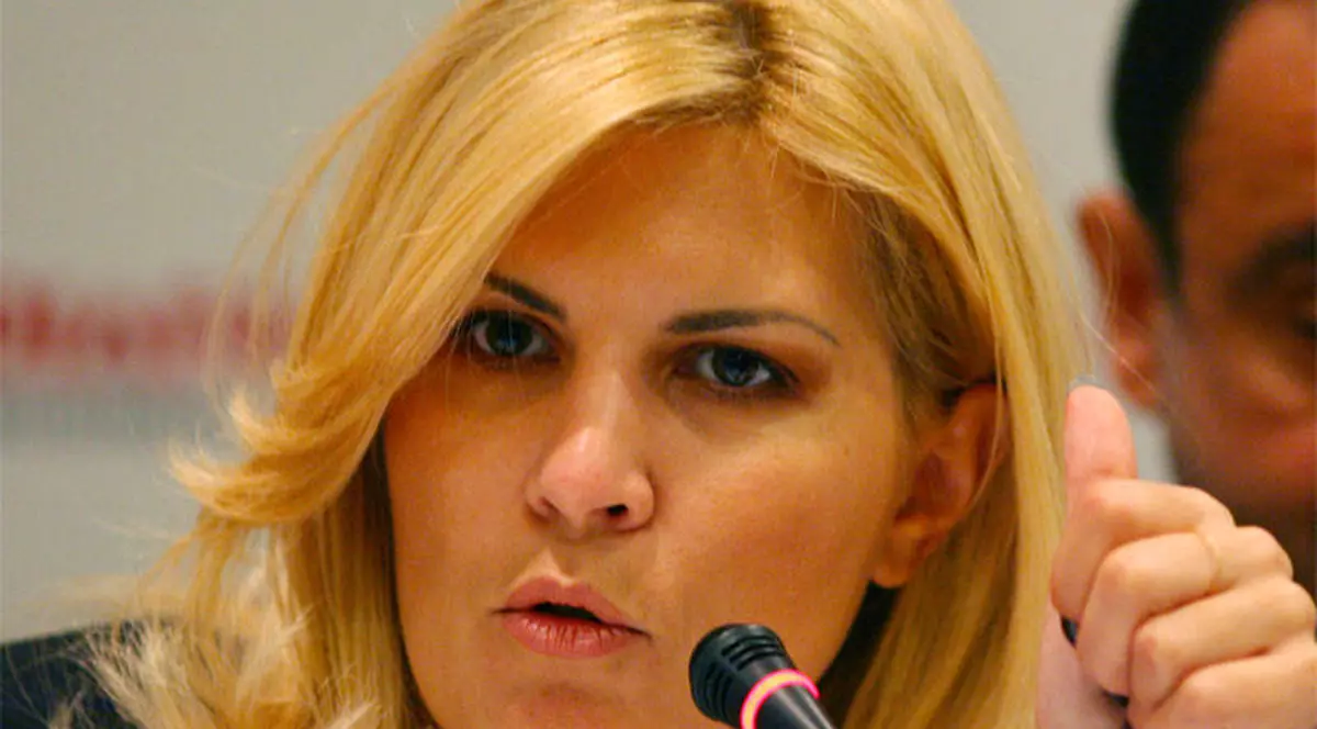 Elena Udrea compară atentatele din Paris cu tragedia din Colectiv: "Imaginile catastrofelor sunt aproape identice"