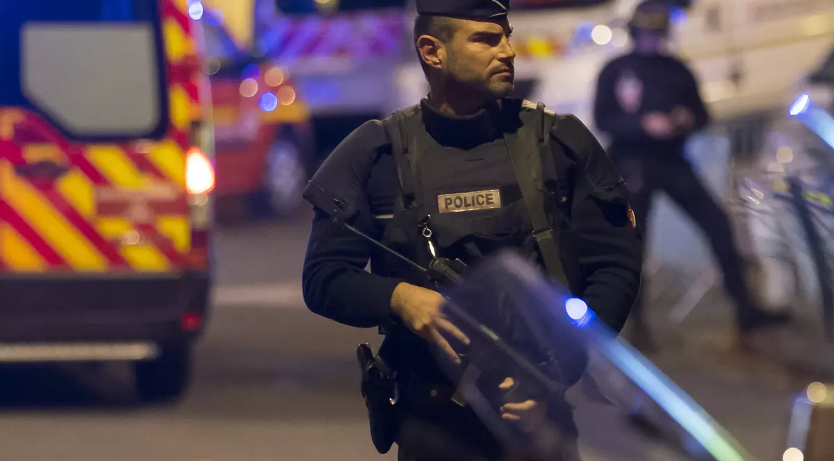 Ambasada României la Paris pune la dispoziție două numere de telefon pentru românii care ar putea fi în dificultate după atacuri