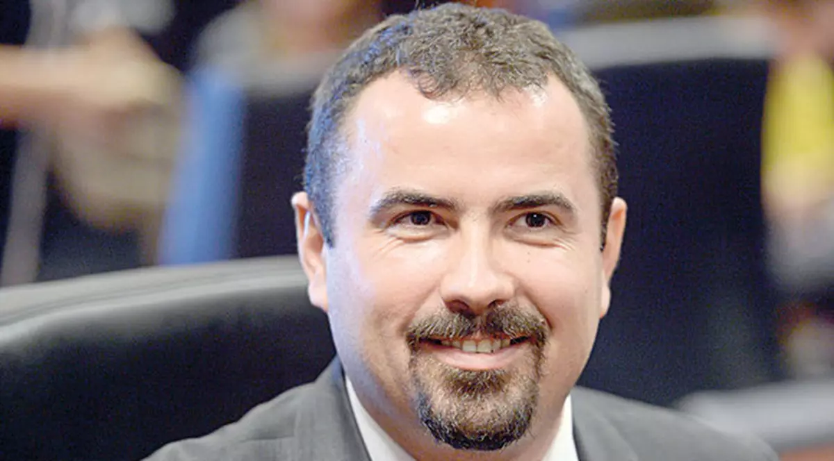 Reacţie HALUCINANTĂ a primarului general al Capitalei, Marin Ştefănel Dan, la o întrebare despre oprirea căldurii în Bucureşti. "Băga-mi-aş **** în ei"