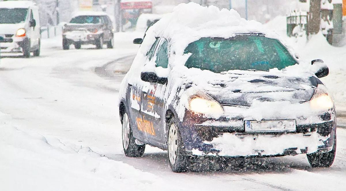 Sfaturi pentru o iarnă... la ralanti! Ce ai de făcut pentru ca mașina să nu te lase în drum în toiul iernii