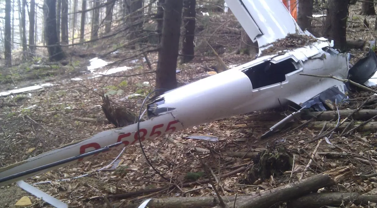 PRIMELE IMAGINI cu epava planorului. Cum a fost găsit pilotul | FOTO & VIDEO