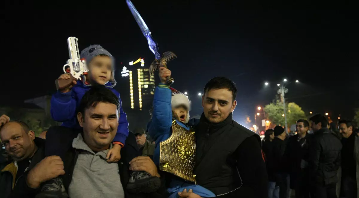 Oamenii au venit cu copii mici la protest | FOTO 