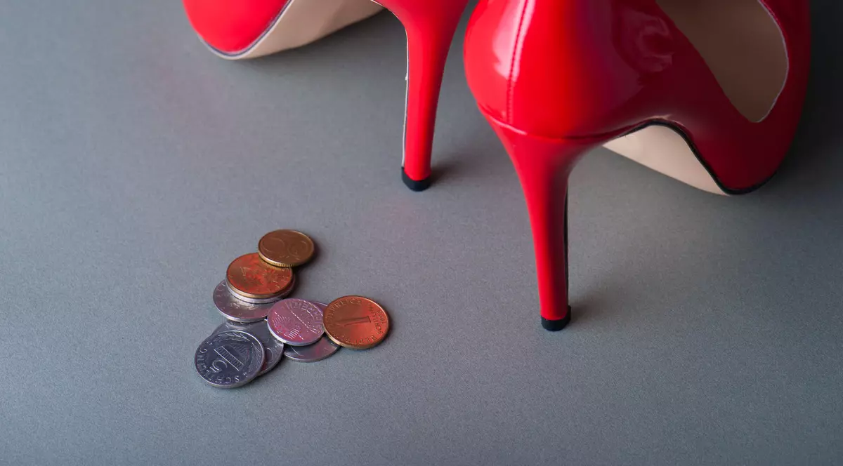 BLACK FRIDAY 2015. 7 perechi superbe de pantofi cu toc până în 100 de lei