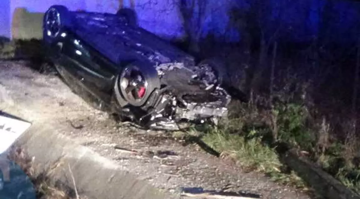 Unul dintre organizatorii turneului naționalei în SUA, din 2006, accident groaznic: ^a intrat cu mașina direct în stâlp, apoi s-a dat peste cap! A scăpat miraculos cu viață