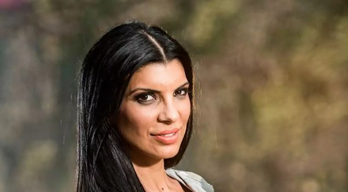 Tonciu, cu silicoanele la vedere la TV: "Mi-au ieşit sânii din sutien". Ce au văzut telespectatorii