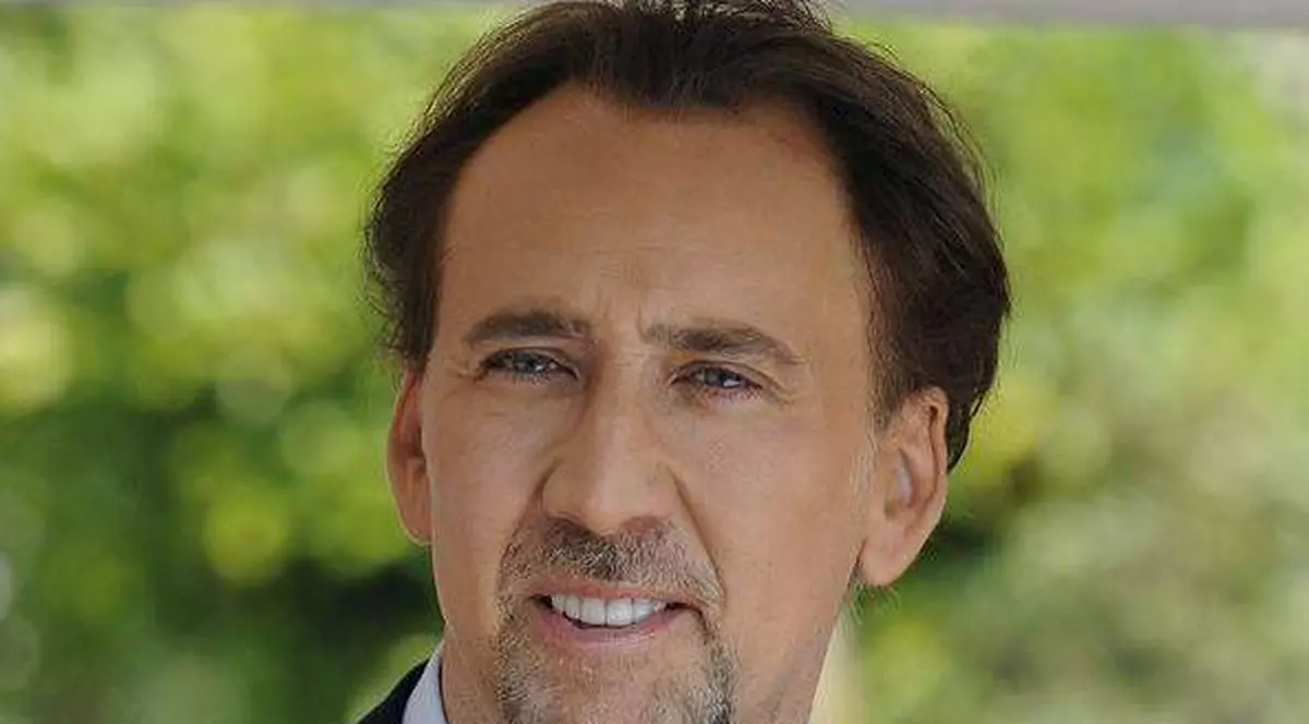 Nicolas Cage returnează un craniu de dinozaur, pe care plătise 276.000 de dolari americani