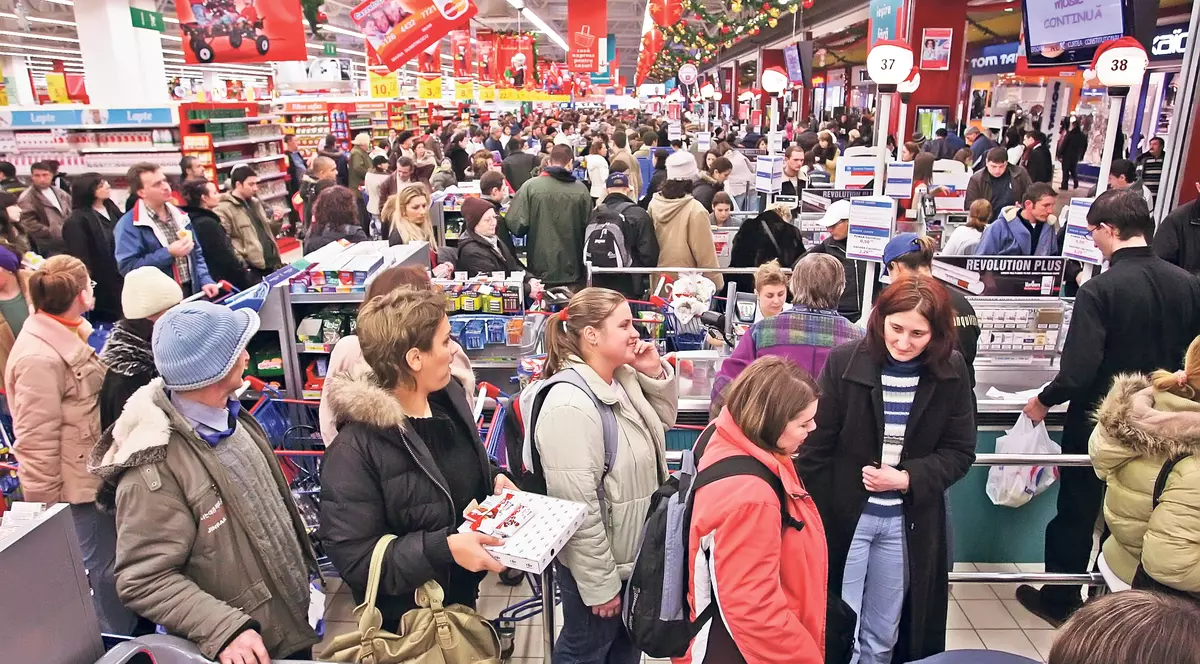 Începe furnicarul ultimelor cumpărături! Dacă ştii orarul magazinelor în aceste zile, poţi să îţi organizezi mai bine timpul
