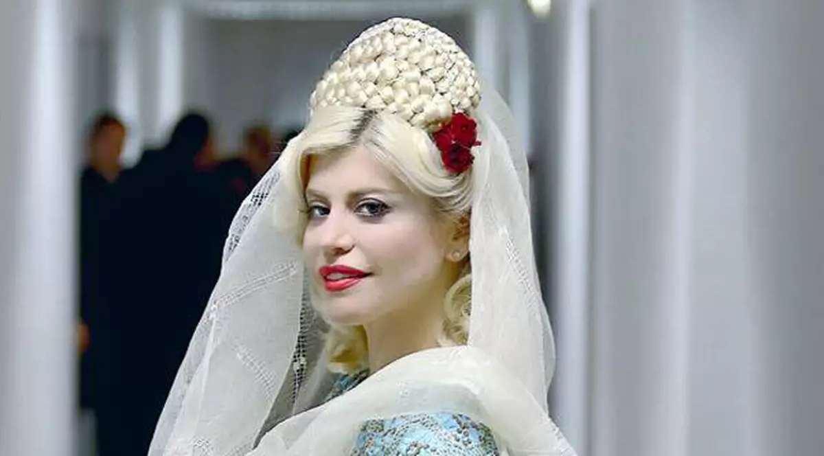 Unul mai țăran ca altul! Vedetele, femei și bărbați, deopotrivă, au sărbătorit Ziua Națională în port tradițional | FOTO