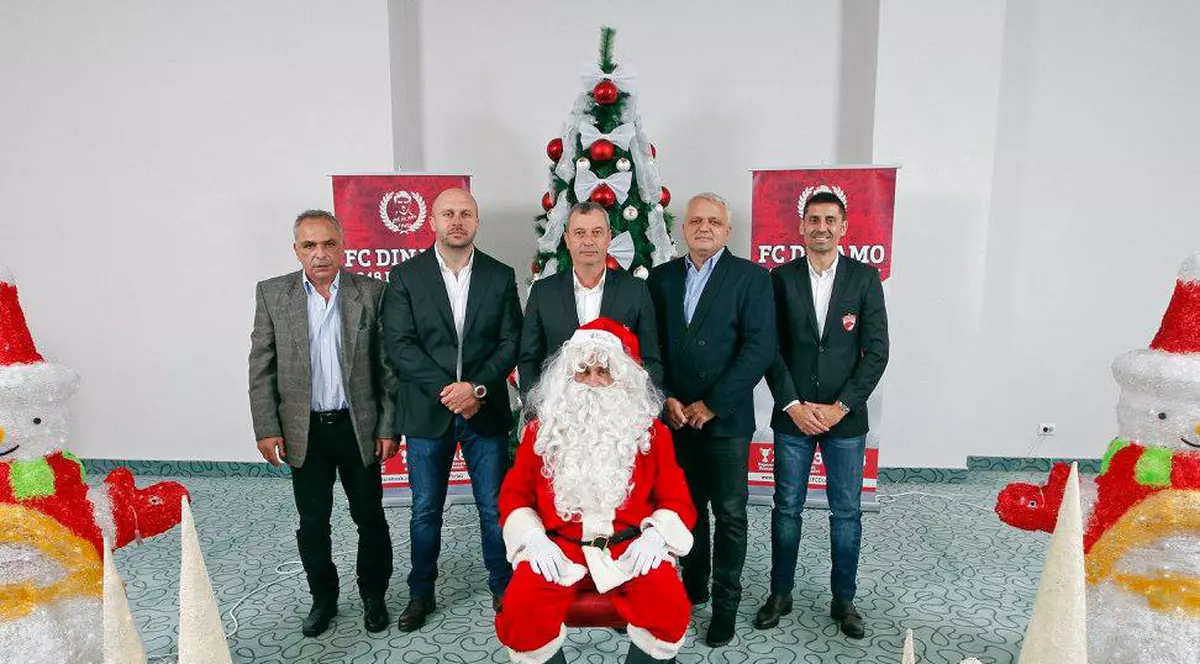Dinamo, poze și mesaj de Crăciun pentru suporteri / VIDEO