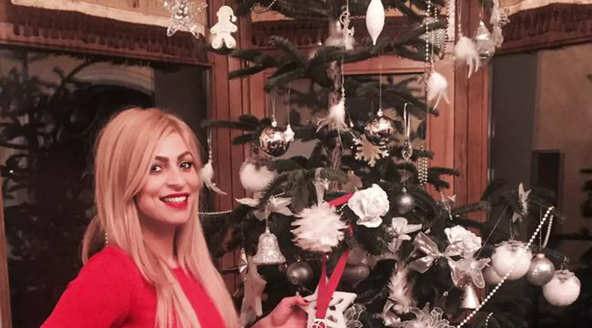 Handbalista Ada Nechita, bronz mondial cu România, și Simona Halep, cea mai valoroasă jucătoare de tenis din țară, au făcut pe Moș Crăciun. Fetele le-au transmis tuturor românilor ”Crăciun magic”. Alte mesaje ale actorilor sportului românesc și internațional. Unii se pot accidenta.../ FOTO&VIDEO