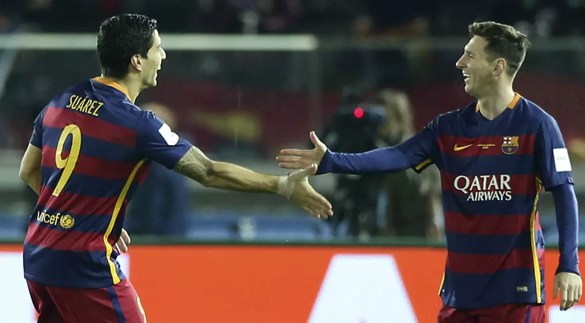 Messi și Suarez au realizat un exercițiu incredibil. Și-au pasat, fără ca mingea să cadă, de la 56 de metri / VIDEO