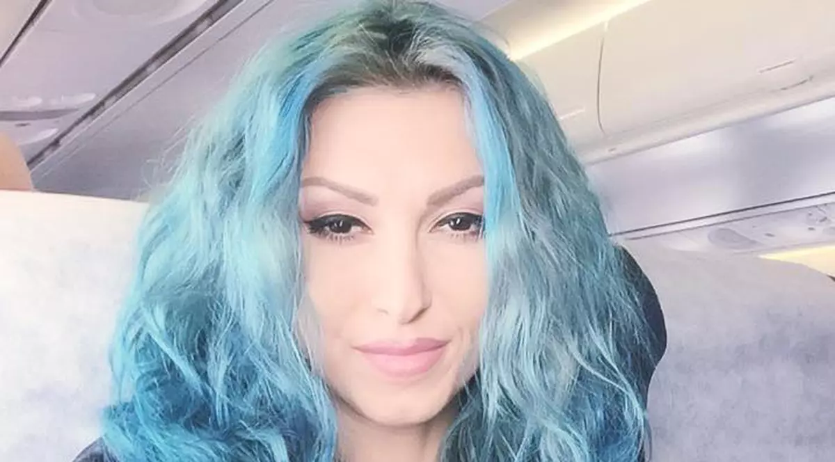 Gafă majoră de Ziua Naţională! Andreea Bălan, "certată" de sute de fani după ce a postat o poză cu ea pe Facebook 